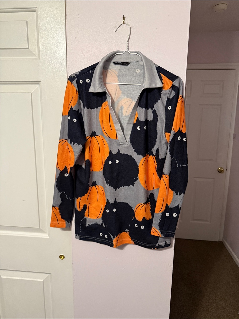 Women’s Halloween V-Neck Sweater with Pumpkin & Cat Print - Gray/Orange